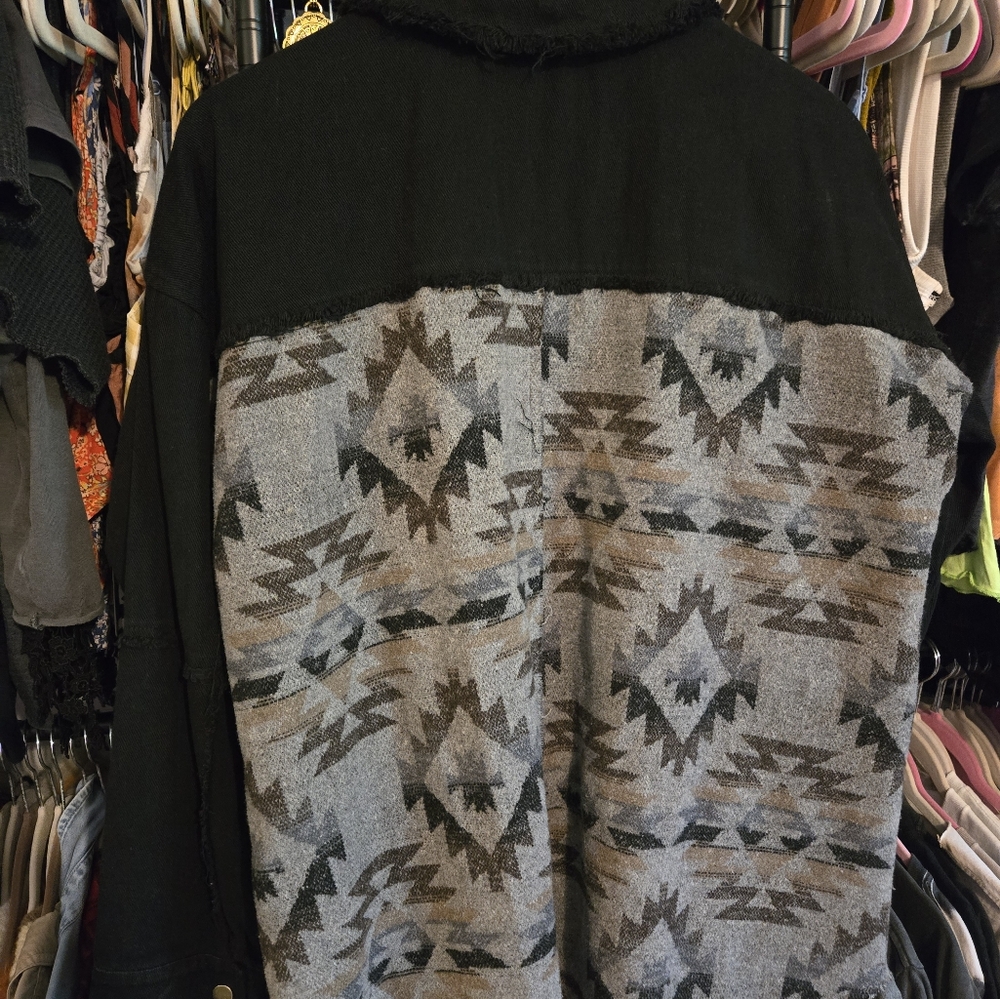 Black And Gray Aztec Pattern Jacket - image 4